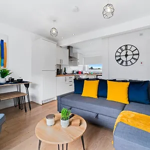 village-cwtch-whitchurch-2-bedroom-apartment.cardiffhotelswales.com/